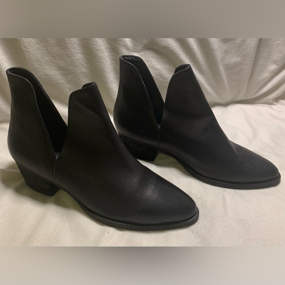 Free People Charm Double V Ankle Boots Black Leather size EU 38.5 / US 8 NWOB - Picture 5 of 10
